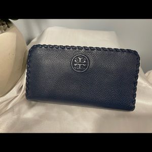 Woman’s Tory Burch wallet